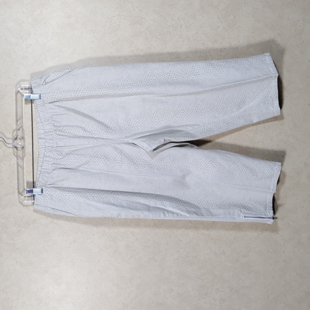 7089 D & Co tan & white snake print capri pants L